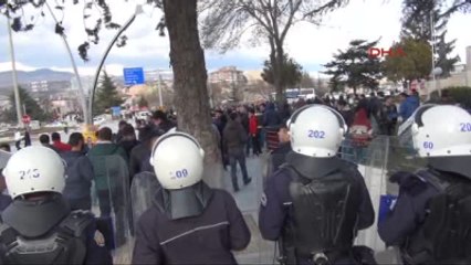 Taraftarlar Tokatspor Futbolcularını Taşıyan Otobüsü Taşladı