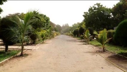 Dakar'ın Tarihi Hayvanat Bahçesi ve Binicilik Okuluna Yoğun İlgi