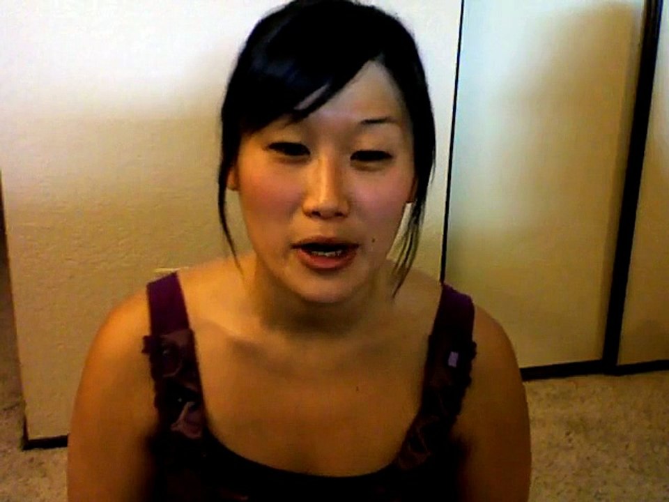 Chinese girl sings Pakistan National Anthem (Qaumi Tarana)