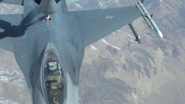 F-16 Fighting Falcon Air Refueling