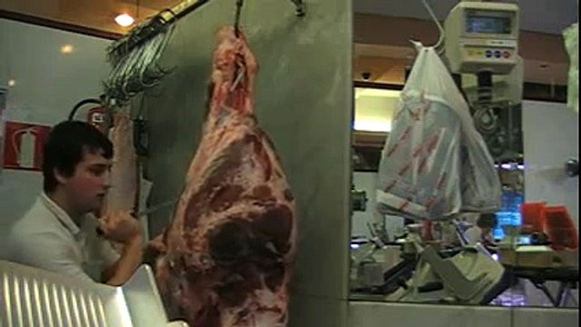 ETC...BUTCHERING HIND CUARTER BEEF .mp4