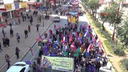 Mersin'de Kadınlar Şiddete Karşı Yürüdü