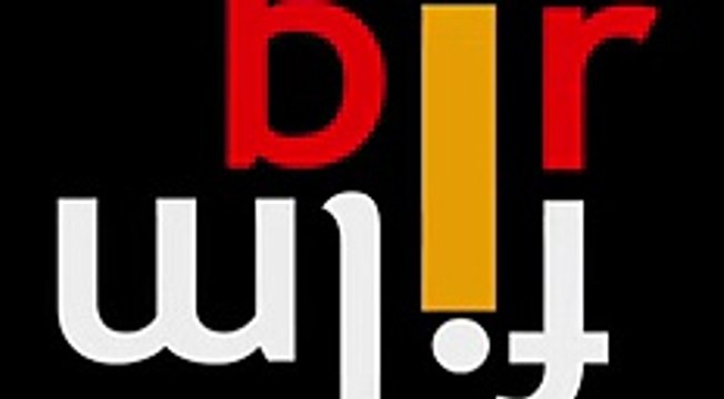 Gece Yarısı Sokakta Tek Başına Bir Kız fragmanı