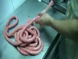 ETC.. EMBUTIR Y ATAR SALCHICHAS PASO A PASO.mp4