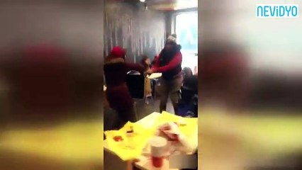 Annesi dövdü kızı tekmeledi