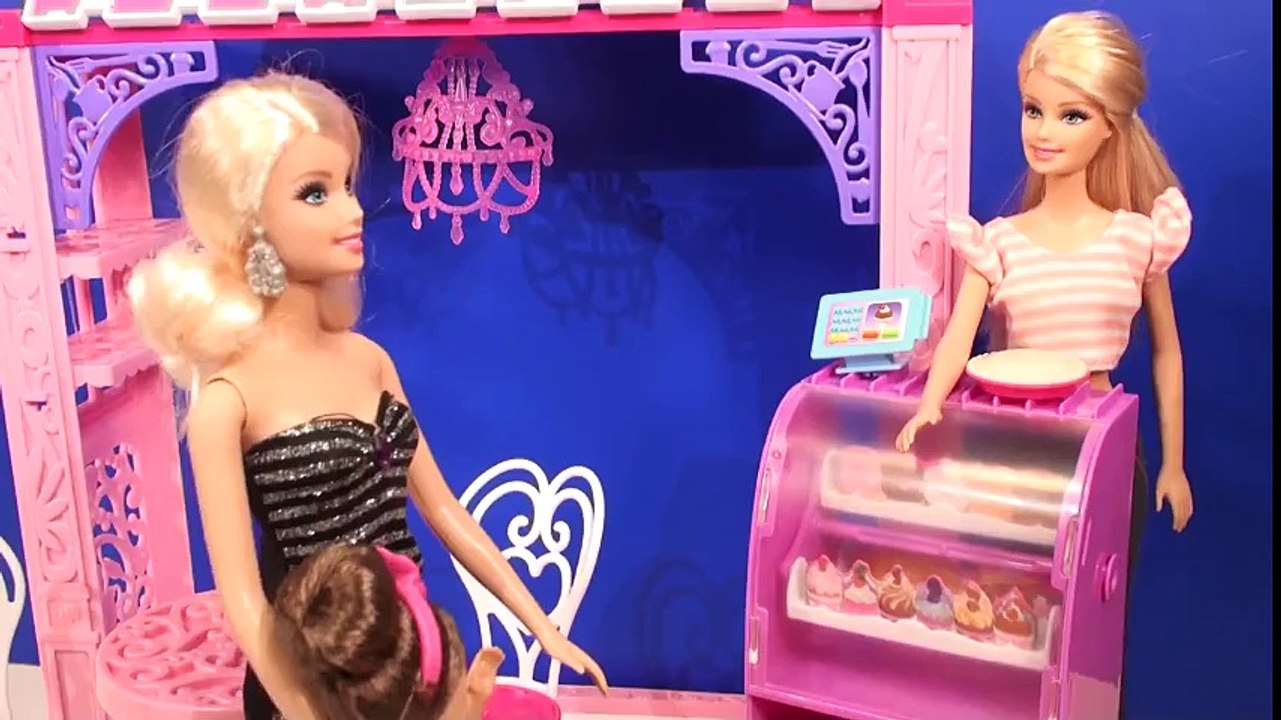 Barbie ve Kira Malibu Cafede