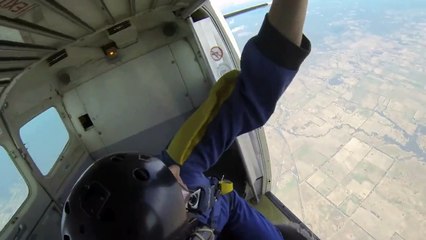 Tải video: Faire un malaise pendant un saut en chute libre.