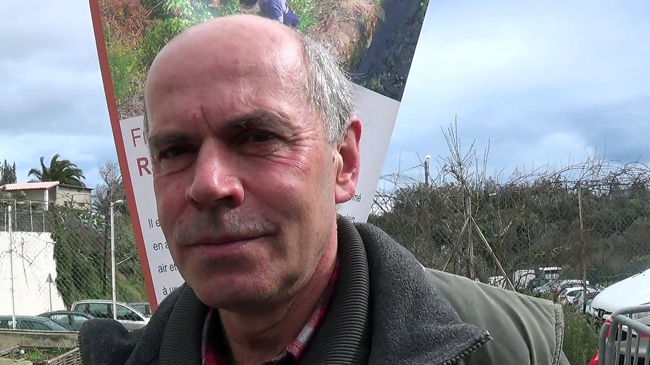 Martin Quintana éleveur et défenseur de la chèvre catalane, race à viande au marché slowfood de Château-Roussillon par Nicolas Caudeville