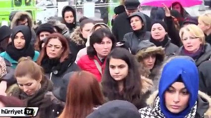 Kadına Şiddete Karşı Olan Eylemde Saçmalayan Genç. Pes Doğrusu !