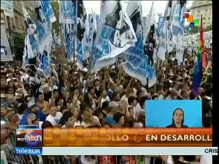 Acompañan argentinos a Cristina Fernández en su discurso en el senado