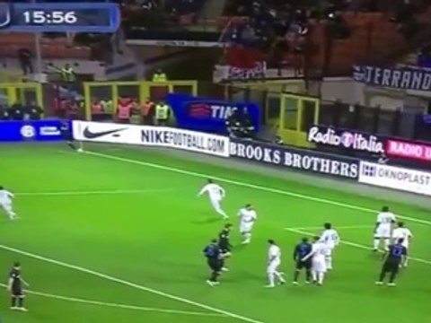 Lukas Podolski takes the worst corner kick ever Inter Milan vs Fiorentina 01-03-2015
