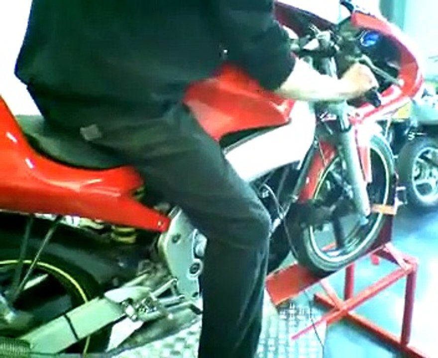 Aprilia RS50 Jorge Lorenzo replica op de testbank