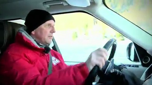 Duelo entre un Fiat 500X y un Range Rover V8