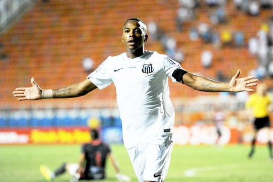 Santos atropela Linense no Pacaembu e segue invicto no Paulistão