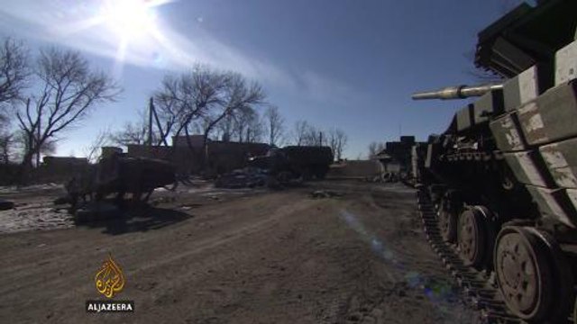 Kerry threatens Russia with more sanctions over Ukraine