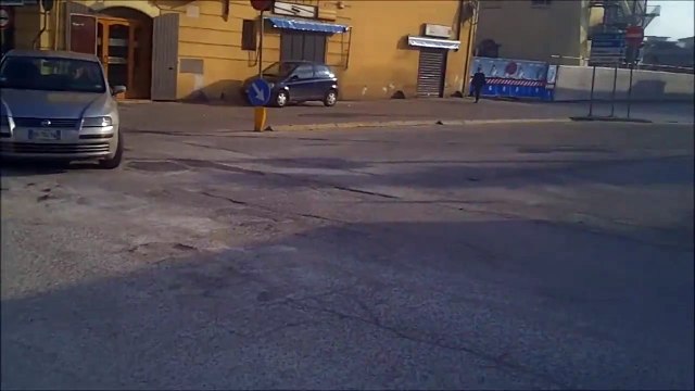 Aversa (CE) - Lavori in Via Di Jasi, toppe a metà (01.03.15)