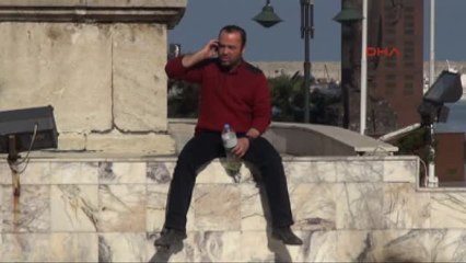 Zonguldak İşyeri Kapatılan Köfteci, Valilik Önünde Kendini Yakmak İstedi