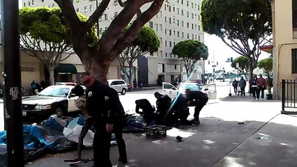 Los Angeles : un sans-abri tué par des policiers (Contenu explicite)