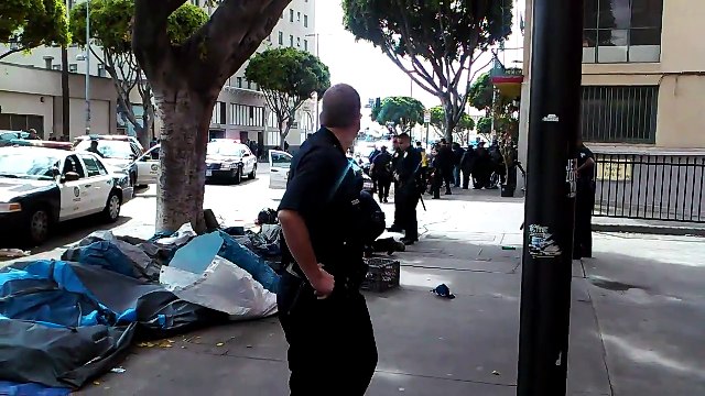 Un SDF tué par la police à Los Angeles (Video amateur de Facebook)