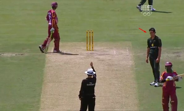 Billy Bowden Funny Late Decision - Mitchell Johnson shocked