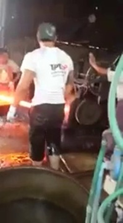 Conditions de travail extrêmes dans les usines de fer de Chine!