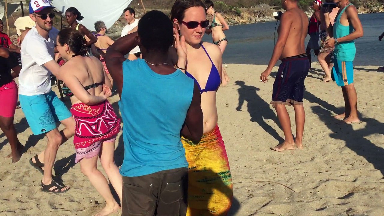 Voyage Salsa Fevrier 2015 apres le bon repas,Rueda franco-cubaine à la plage