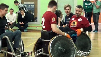 Второй период  смешанном матче в турнире по регби MURDERBALL