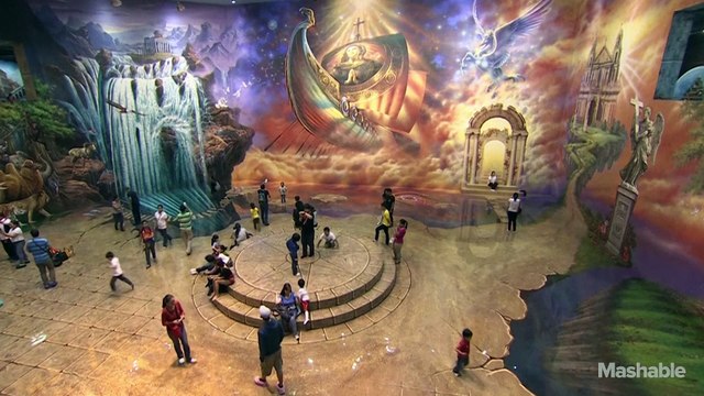 Interactive museum puts visitors in the art