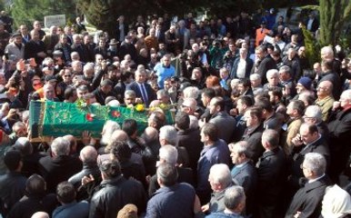 Yaşar Kemal'in Cenazesinde Kürtçe Dualar Okundu