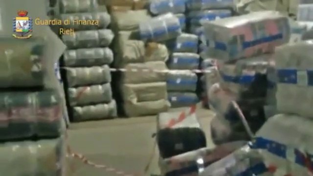 Rieti - frode in commercio, sequestrati 9 mln di capi di abbigliamento
