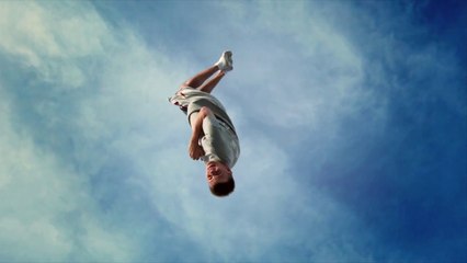 Profesionales de la pirueta sobre cama elástica