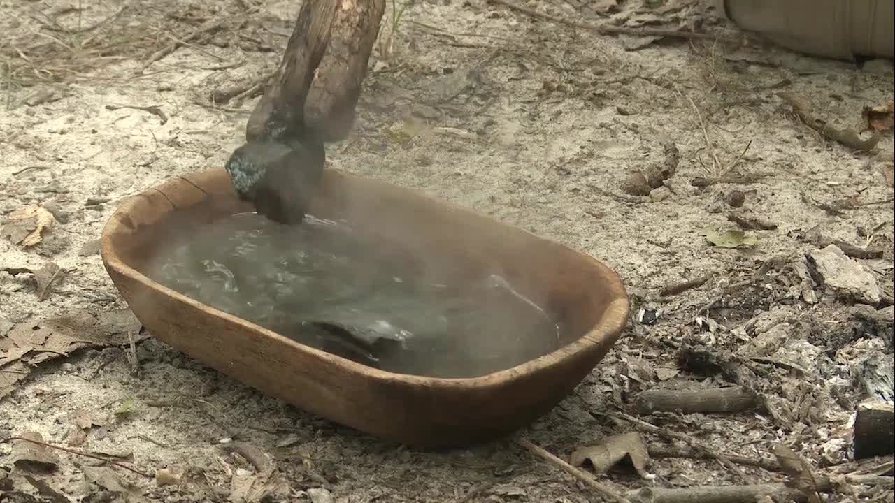Survival Skills How to Boil Water with Rocks video Dailymotion