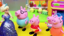 Peppa Pig Shops for Shopkins with Frozen Elsa and Anna Dollsa at the Small Mart Store Disn