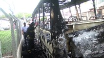 Fogo destrói ônibus escolar na Vila Castelo Branco