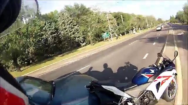 Crash: Un motard se fait renverser par une voiture dans un carambolage