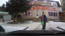 Un Russe galère avec sa bouteille de Coca-Cola