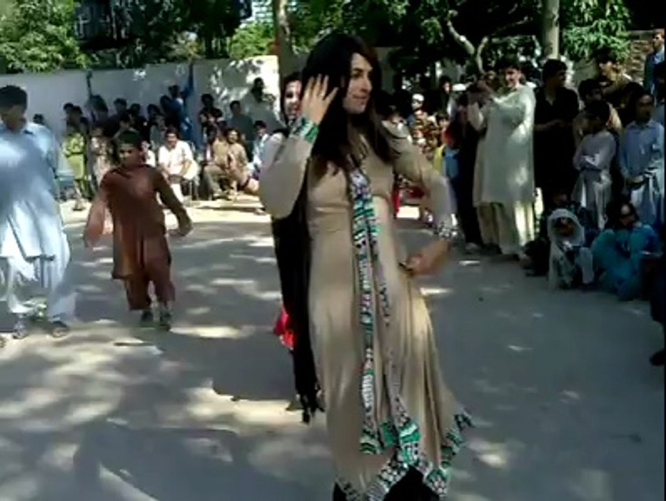 very nice dance by pakistani girl