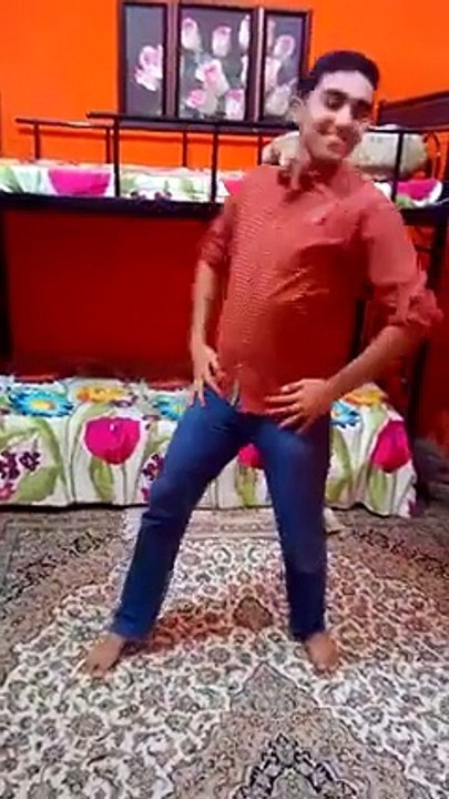 Funny Dance By A Boy On chittiyaan kalaiyaan