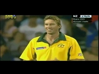 Bowler got kicked by umpire