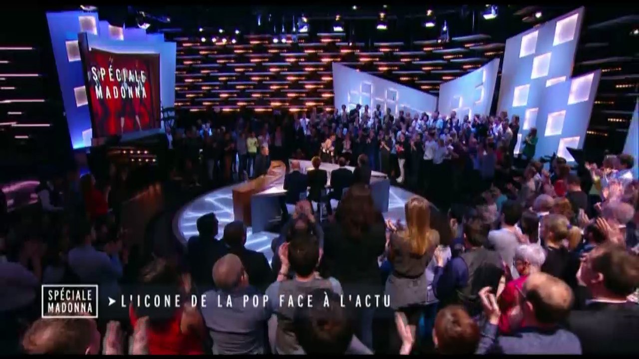 Madonna au ‘’Grand Journal’’ : la chanteuse en pleurs dans les bras du dessinateur de Charlie Hebdo (VIDEO)