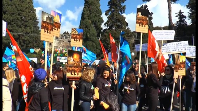 Pompei (NA) - Le guide turistiche protestano contro il governo (02.03.15)