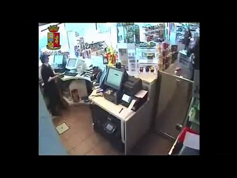 Milano - Rapina un bar, arrestato in flagrante dalla polizia (02.03.15)