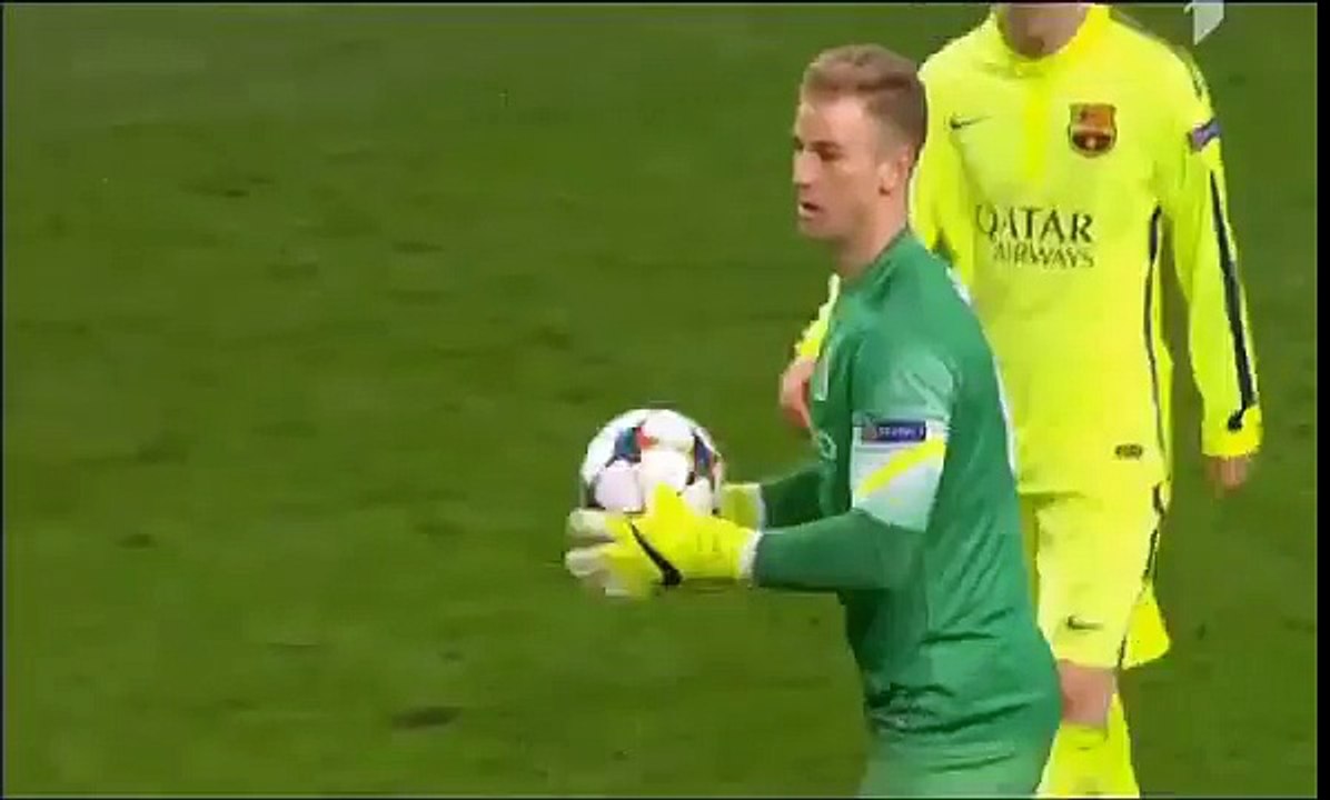 Lionel Messi wants to deceive Joe Hart 2015