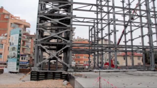 Otopark İnşaatında Vinç Sepeti Düştü: 3 Yaralı