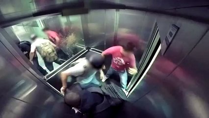 Pegadinha no elevador