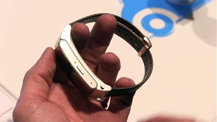 Huawei Talk Band B2 en vidéo : tracker et oreillette à la fois