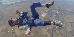 Un parachutiste s’évanouit en plein vol - ZAPPING ACTU DU 03/03/2015