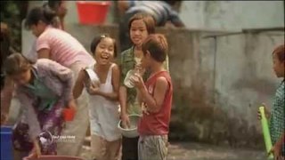 La fête de l'eau - Faut Pas Rêver au Myanmar/Birmanie (extrait)