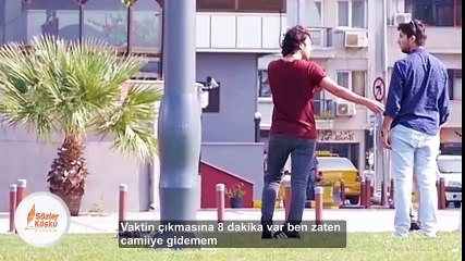 Burada Namaz Kılamazsın - Seccadeye Tekme Attı