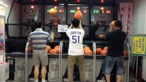 Japonês acaba com recorde em máquina de basquete